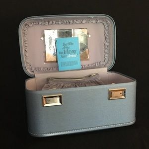 Vintage Retro Train Case Makeup Carry On